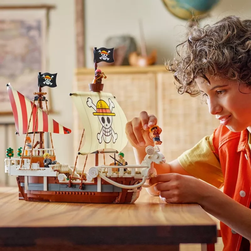 LEGO set The Going Merry Pirate Ship 75639 — One Piece brick model
