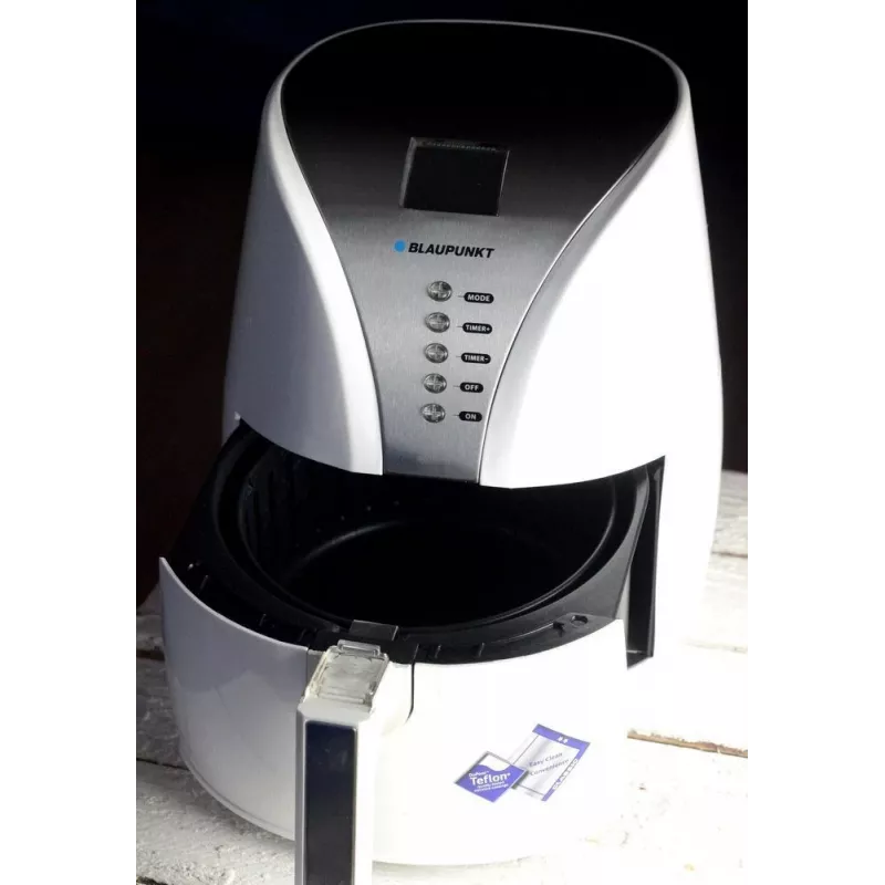 Deep fryer BLAUPUNKT AFD601 — 4 L, 1,500 W, 150–200°C, LED display, touch controls
