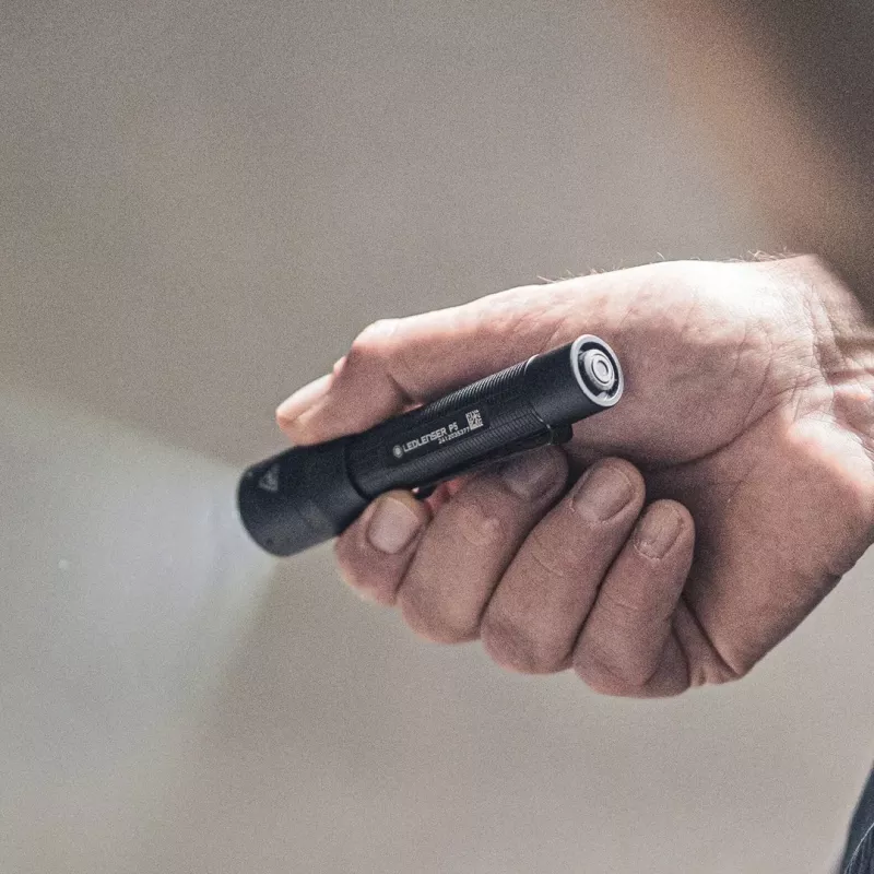 Hand flashlight Ledlenser P5 Black, LED, 140 lm, AA battery, IP54, aluminium, pocket clip
