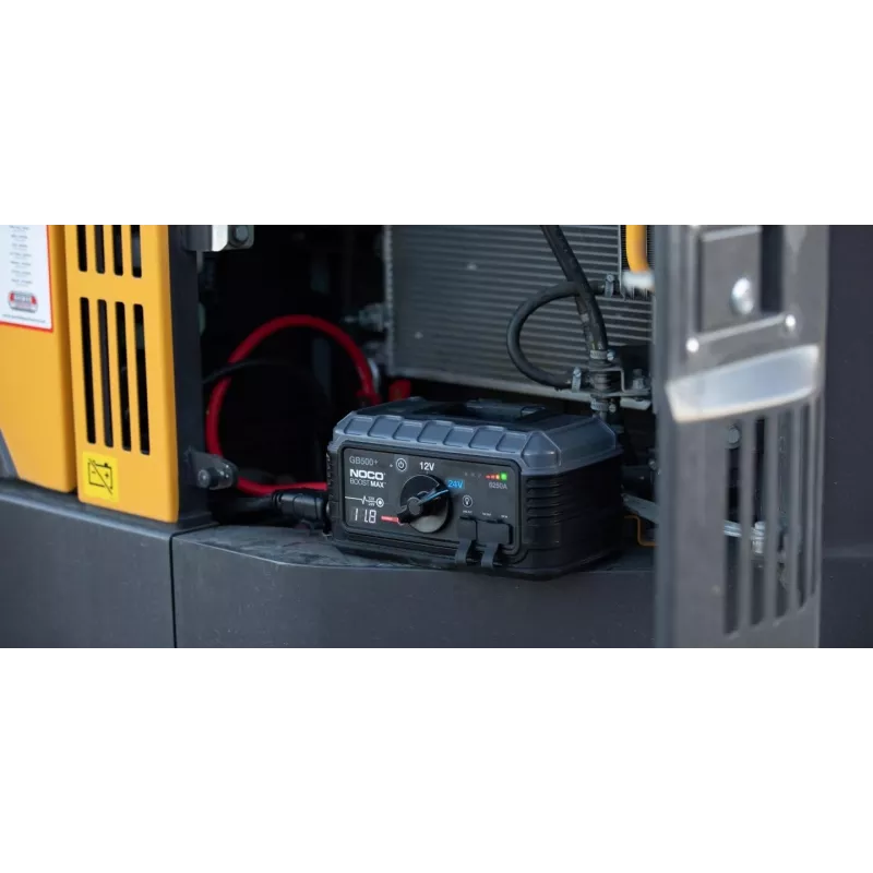 Jump starter NOCO GB500 6250A 12V/24V, portable battery booster for automotive and commercial vehicles