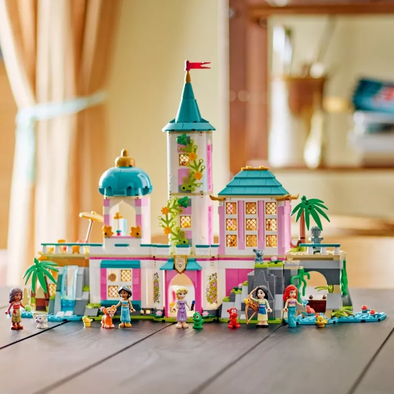LEGO Disney Princess Castle and Royal Pets building set 43267 — 787 pieces, 5 minifigures, age 6+, 320×460×100 mm