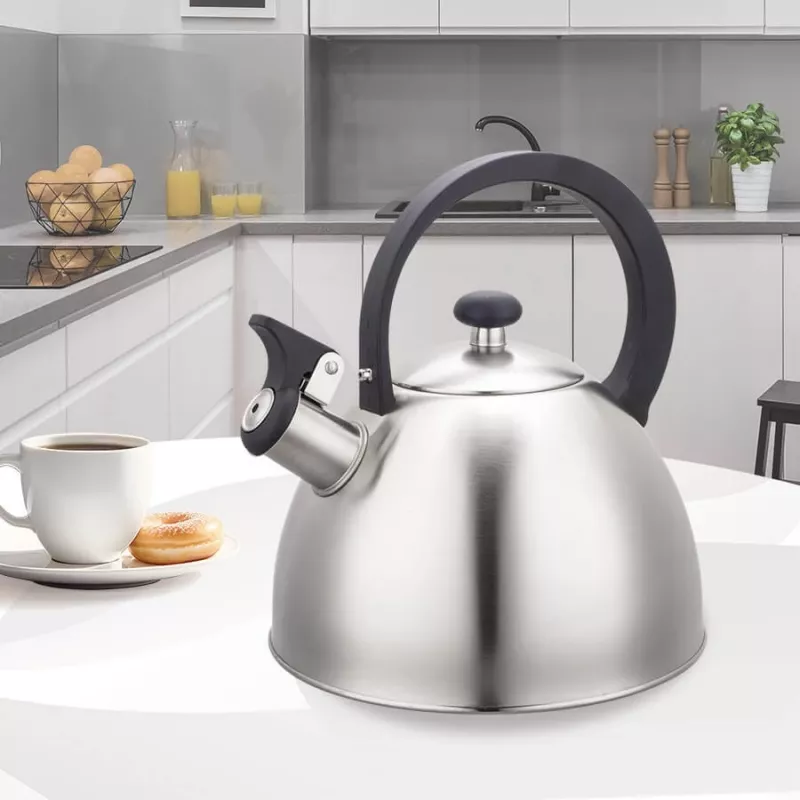 Kettle Maestro MR1302 stainless steel 2.5 L, induction-ready, hinged whistle, black handle
