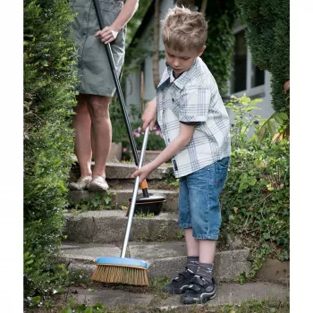 Fiskars MyFirst Kinder-Besen children's broom, blue, length 980 mm, plastic frame and handle, 1 piece