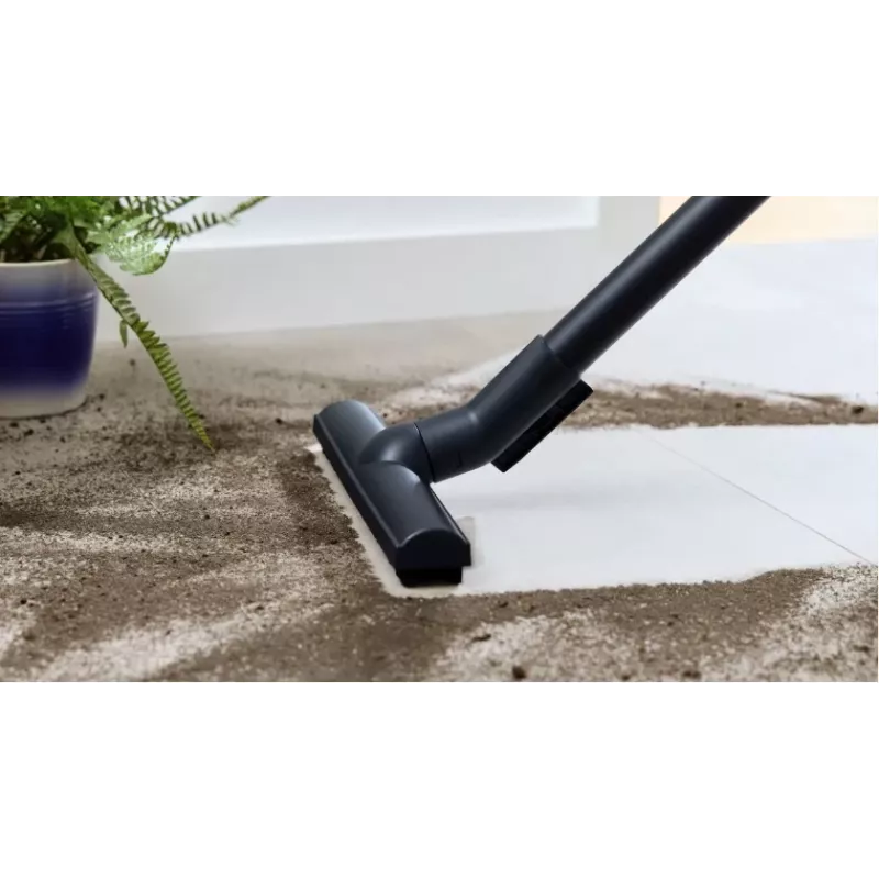 Vacuum cleaner Bosch BGB 41RD3H — 600 W, 4 L dust bag, HEPA filter, 11 m radius, telescopic tube, red