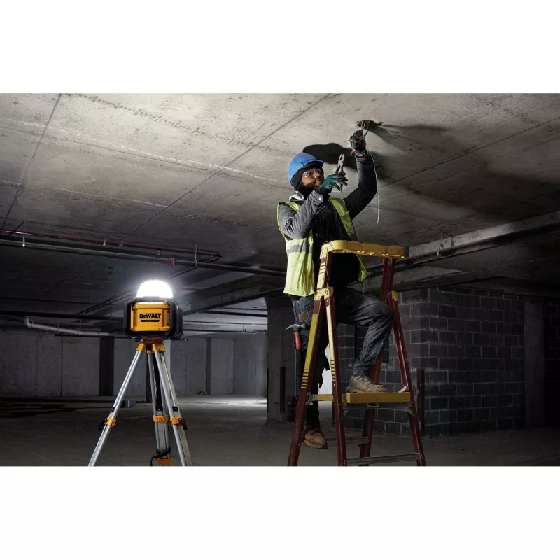 DeWalt cordless construction spotlight