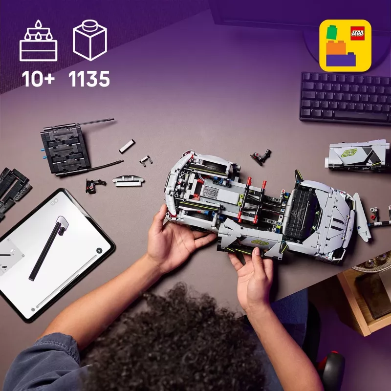 LEGO Technic Supercar Lamborghini Revuelto 42214 — 1:10 scale detailed model kit, 1,135 pieces