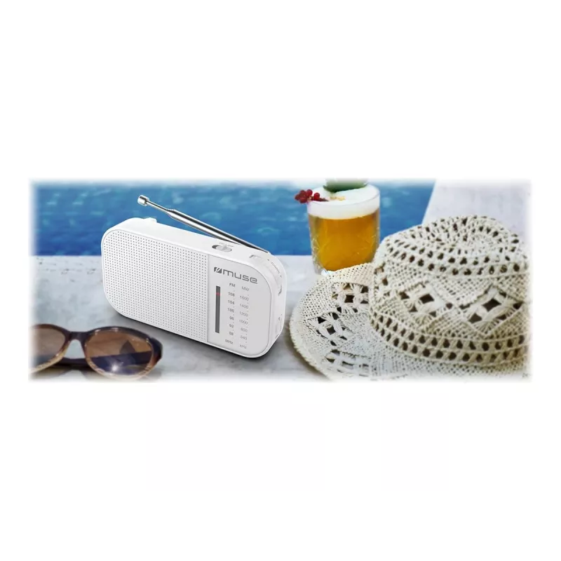 Portable radio Muse M-025 RW — analog FM/MW, white, battery-powered, external antenna