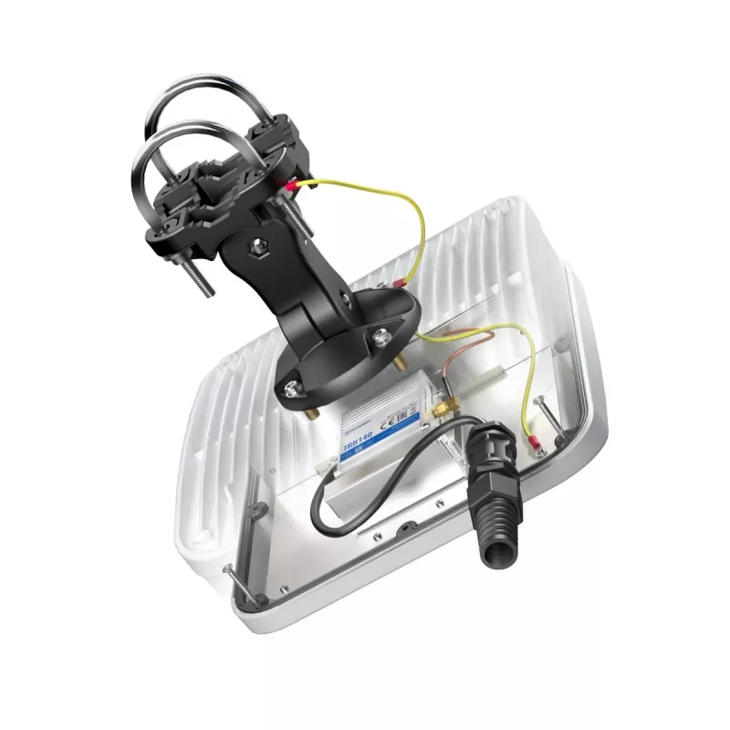 Directional network antenna QuWireless QuMax — directional PoE/LAN antenna 0.694–2.7 GHz, up to 6 dBi, white