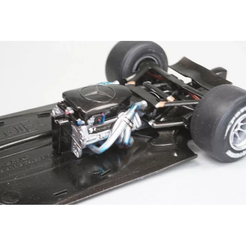 REVELL Plastic Model McLaren Mercedes MP4-25 Lewis Hamilton — 1:24 scale kit