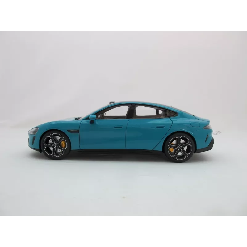 Die-cast 1:18 scale model car Xiaomi SU7 — preassembled classic car, 278×108×81.5 mm