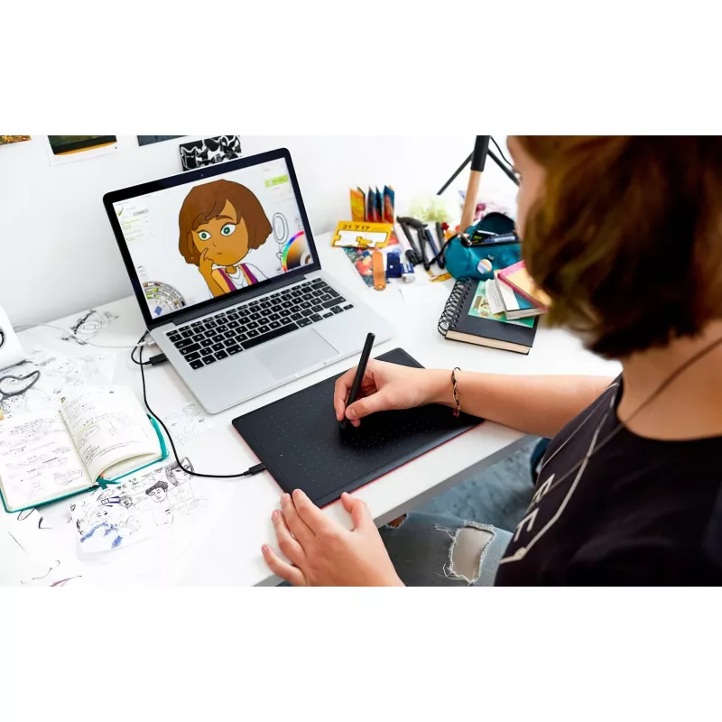 Wacom One by Medium graphic tablet Black, Red 2540 lpi 216 x 135 mm USB