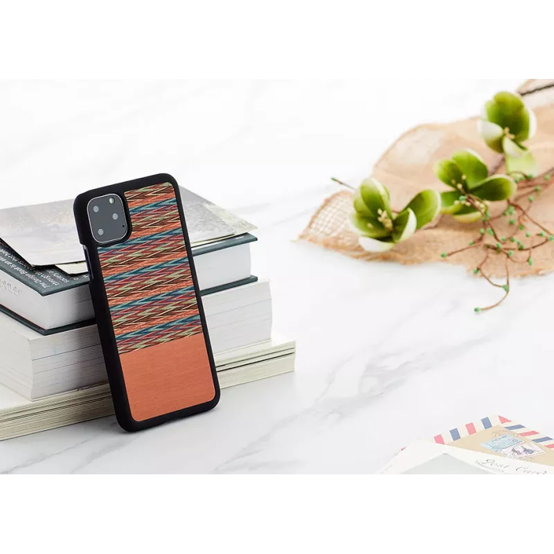 Smartphone case man and wood for iPhone 11 Pro Max — brown check, black trim