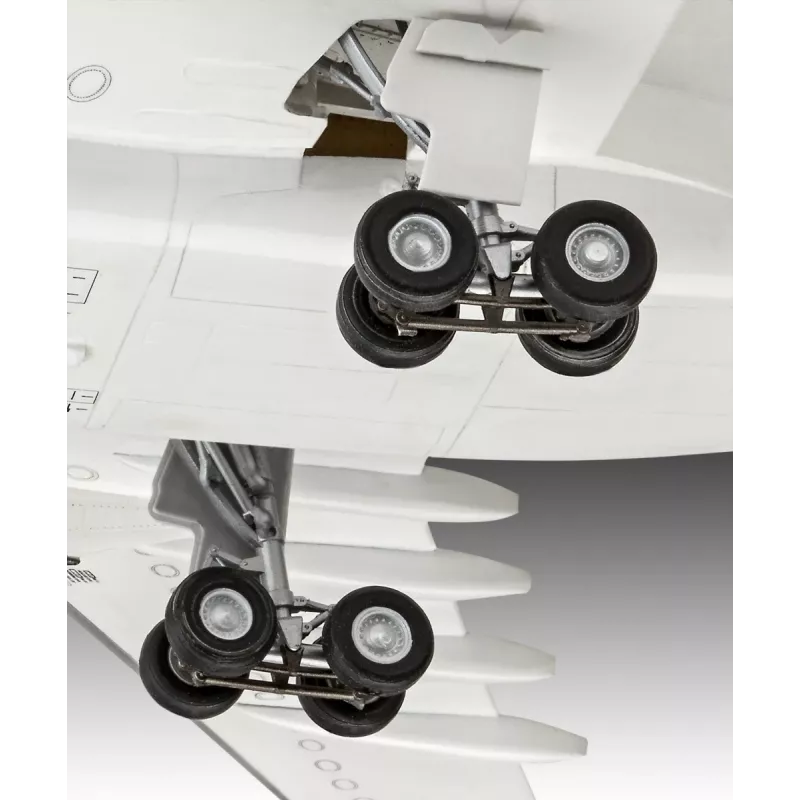 Plastic model airplane REVELL Airbus A330-300 Lufthansa scale 1:144
