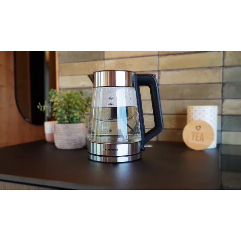 Electric kettle Blaupunkt EKG401 1.7 L 2200 W glass housing, stainless steel accents, water level indicator