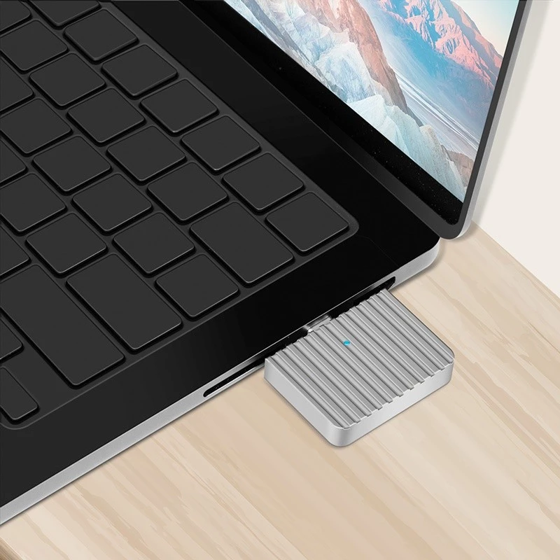 Very small USB3.2 Gen2x1 SSD enclosure USB-C NVM