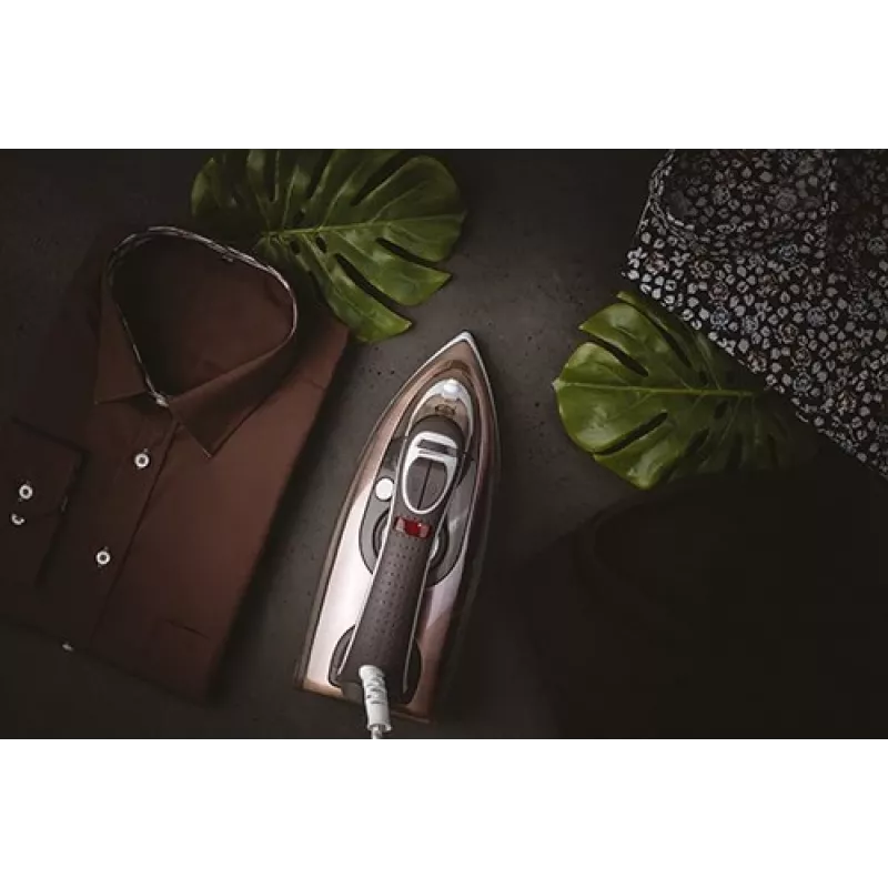 Steam iron Adler AD 5030 — steam iron, 3000 W, ceramic soleplate, 0.31 L water tank, 20 g/min continuous steam, vertical steam, anti-calc