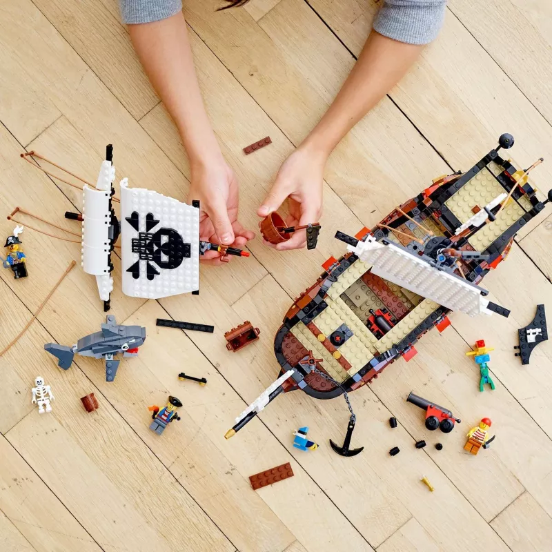 LEGO Creator 31109 Pirate Ship