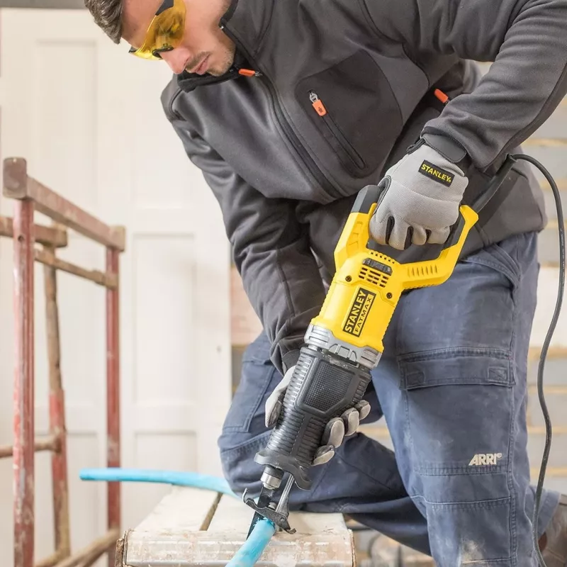 STANLEY FME360 900W electric reciprocating saw, 2.8 cm stroke, soft start, soft grip, blade included