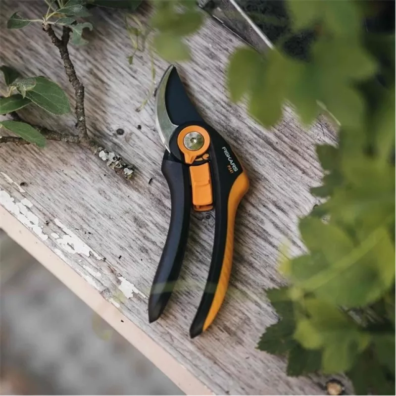 Fiskars Plus SmartFit P541 Garden Bypass Shears Black, Orange
