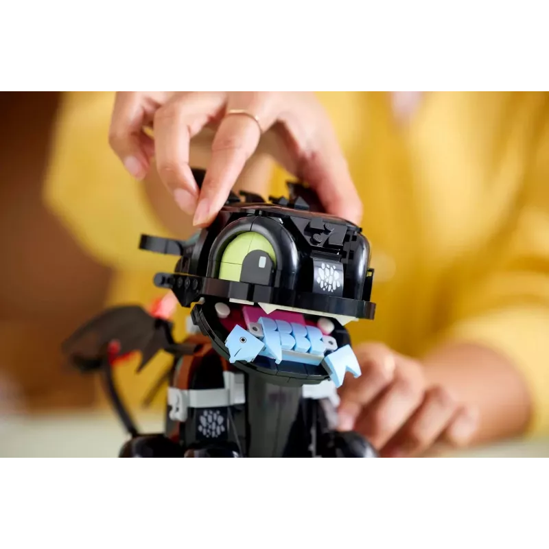 LEGO ICONS 10375 How to Train Your Dragon: Toothless