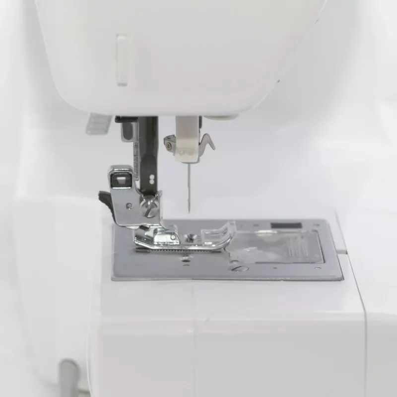 Mechanical household sewing machine lucznik Malwina 2070 — 63 stitch patterns, 7 mm stitch width, 99 programs, automatic buttonhole, free arm