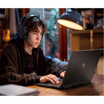 Laptop Acer Nitro V17 17.3 inch Full-HD 144Hz — Ryzen R7-260, 16GB RAM, 1TB SSD, GeForce RTX 5070, Linux