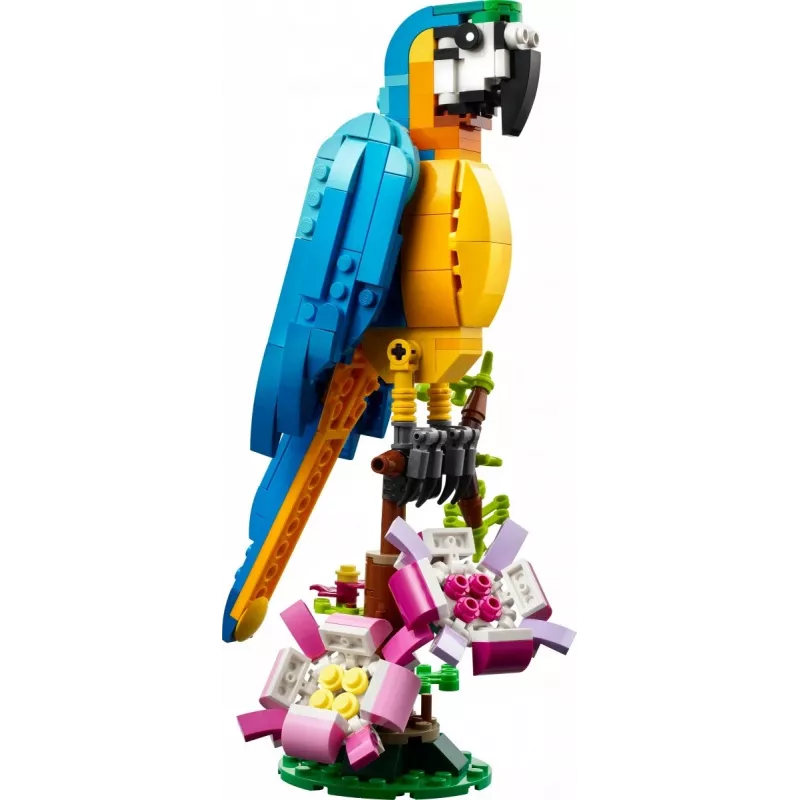LEGO building set Exotic Parrot 31136 — Creator display model, 253 pieces, 220×120×110 mm