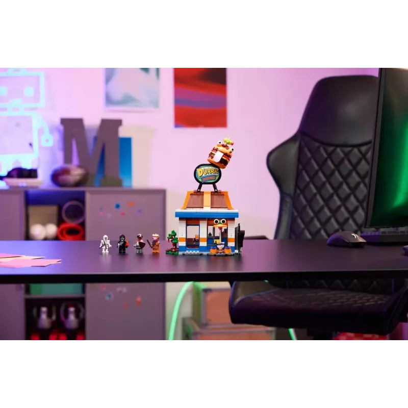 LEGO building toy LEGO FORTNITE 77076 Durrr Burger Restaurant playset — 546 pieces, 4 minifigures, 270×180×90 mm