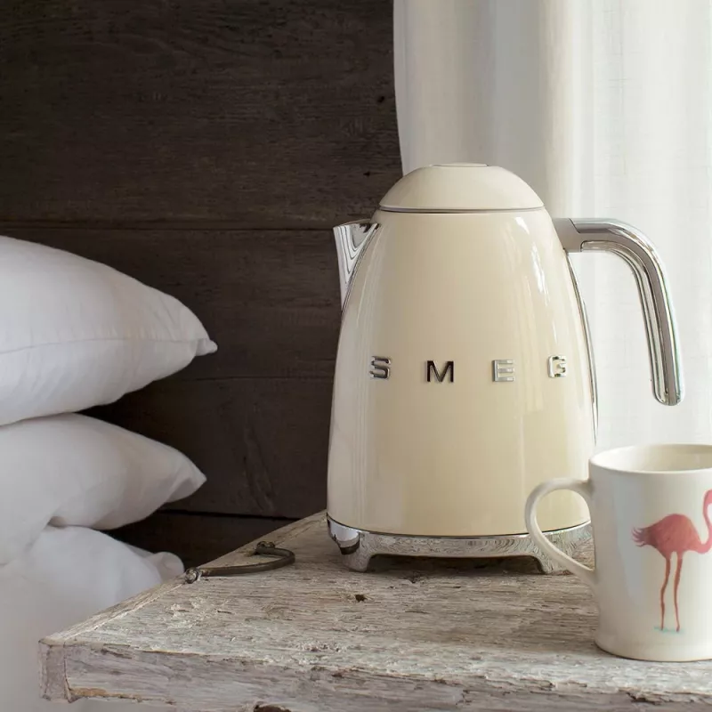 Electric kettle Smeg 1.7L 2400W Cream