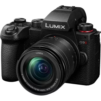 Panasonic Lumix G9 II + 12-60mm F3.5-5.6 MILC 25,21 MP Live MOS 11552 x 8672 Pixel Black (DC-G9M2ME)