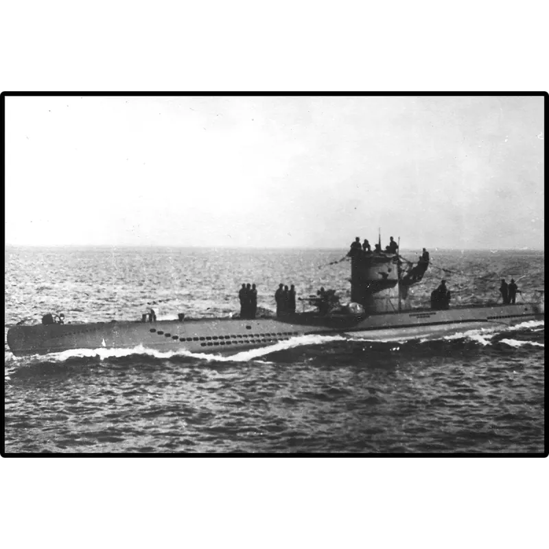 Scale model submarine Cobi Type VIIC 1:300 scale, kit 4857