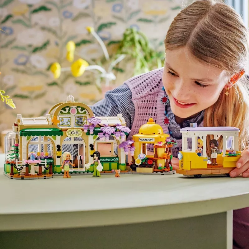 LEGO set LEGO FRIENDS 42671 Plant Café & Flower Shop playset with café and flower shop features