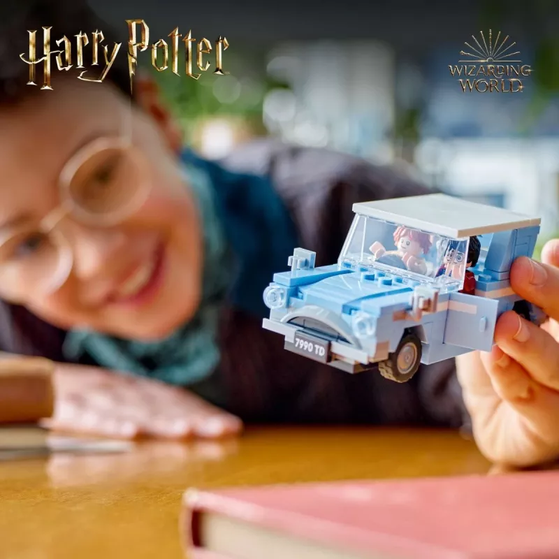 LEGO Harry Potter Flying Ford Anglia Car Toy for 7 Plus Year Old Kids Boys & Girls Buildable Model with Ron Weasley Character Minifigure and Hedwig
