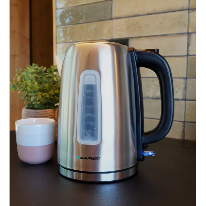 Electric kettle BLAUPUNKT EKS412 — 1.7 L stainless steel, 2200 W, water level indicator, 360° base