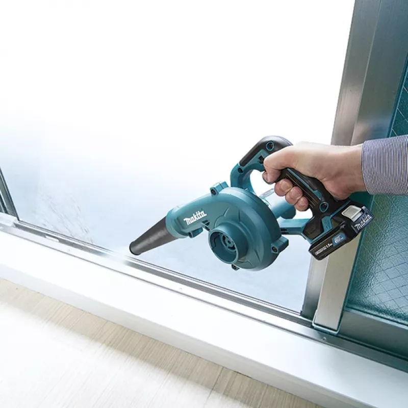 Makita UB100DZ cordless blower