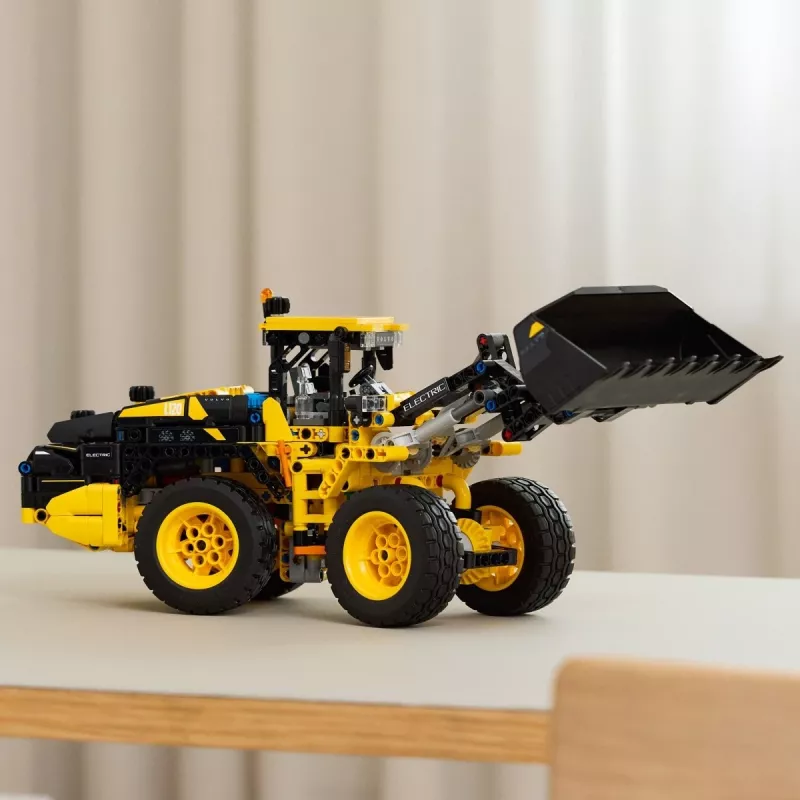 Construction toy LEGO Technic Volvo L120 Electric Wheel Loader model 42209, 973 pcs, for ages 9+, 140×110×350 mm
