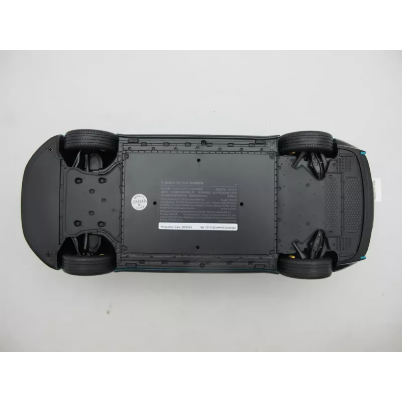 Die-cast 1:18 scale model car Xiaomi SU7 — preassembled classic car, 278×108×81.5 mm