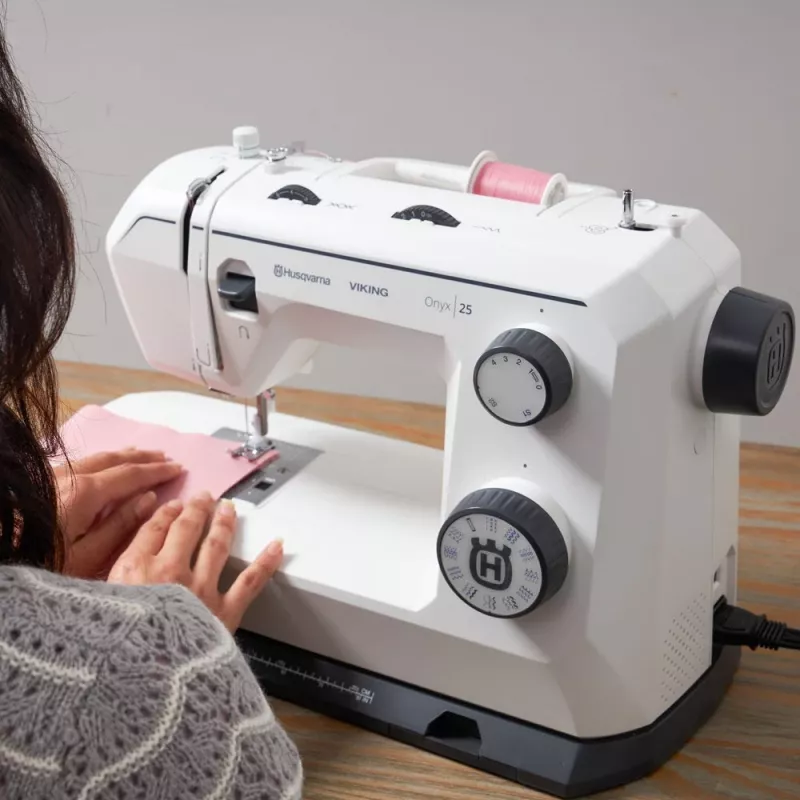 Husqvarna Onyx 25 sewing machine