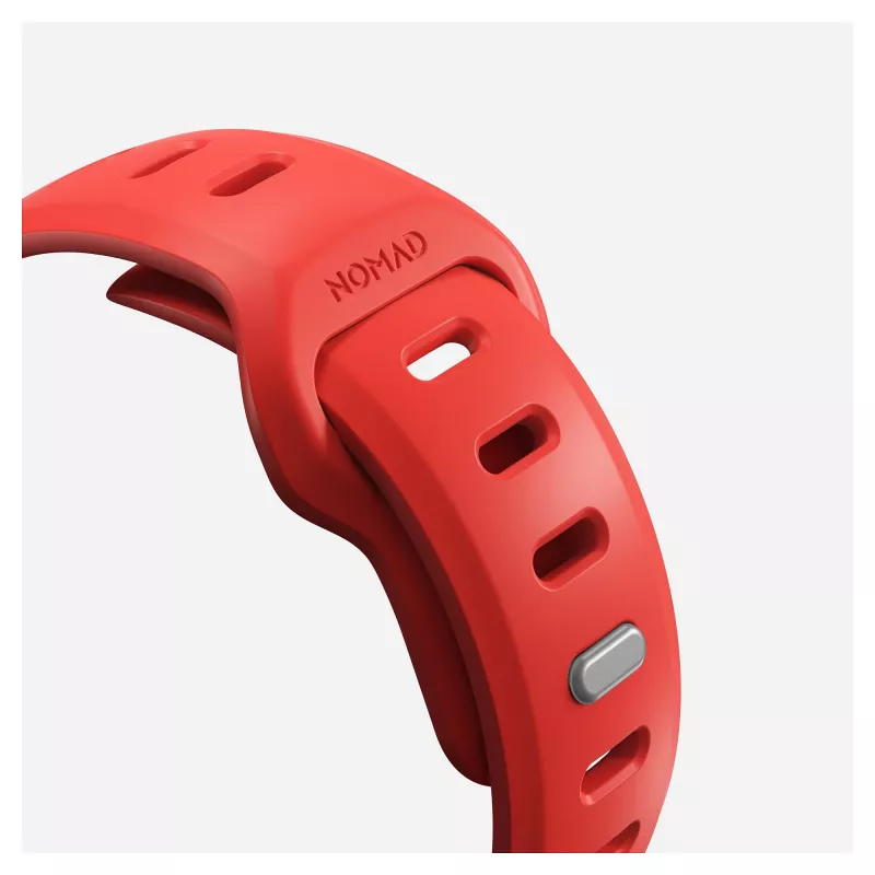 Band Nomad Tempo — Red rubber, 18 mm width, fits wrists 135–175 mm