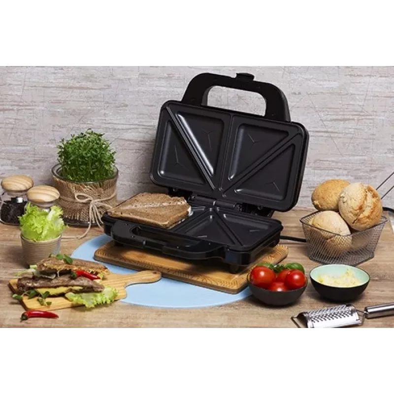 Sandwich maker Adler AD 3043, 1300 W, non-stick plates, 2 sandwiches, 285×152 mm cooking surface, black