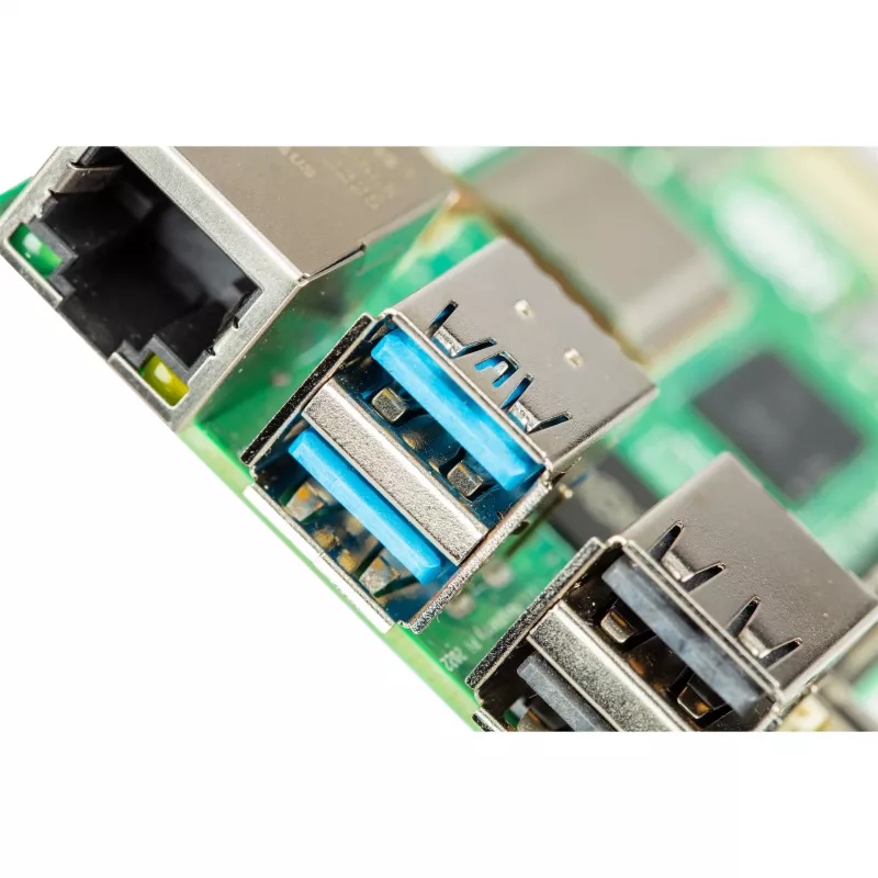 Single-board computer Raspberry Pi 5 development board — 2400 MHz Arm Cortex-A76, up to 16 GB LPDDR4x, MicroSD, USB 3.2, Wi‑Fi 5