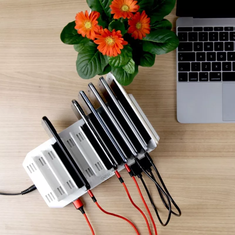 Charging station Unitek Y-2190A — 10× USB ports (8×USB2.0 + 2×USB3.2 Gen1), wireless charging, 96W total