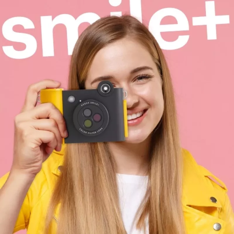 Instant print camera Kodak SMILE+ 2x3 Black — portable instant photo camera with 2×3 prints