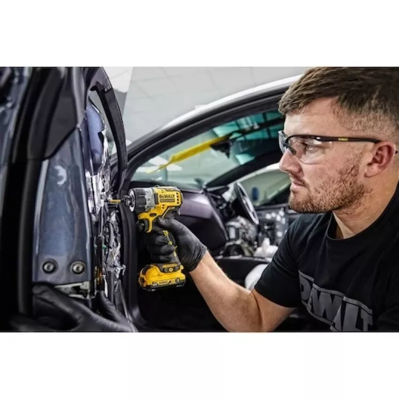 DEWALT. WKRĘTARKA 12V 1/4 DCF601D2 8Nm 2x2,0Ah