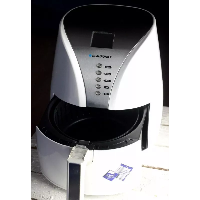 Deep fryer BLAUPUNKT AFD601 — 4 L, 1,500 W, 150–200°C, LED display, touch controls