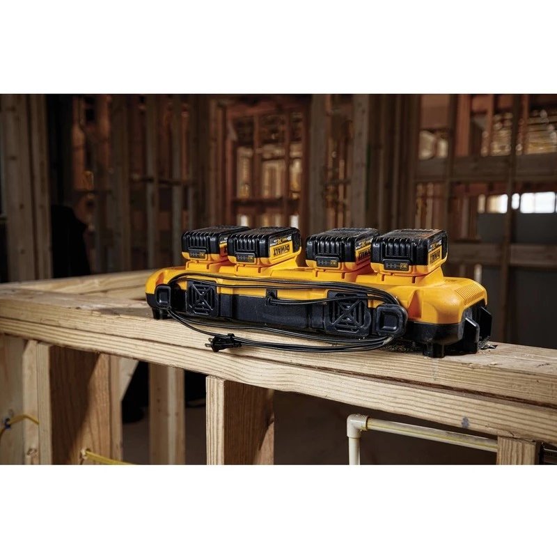 Battery charger DeWALT DCB104-QW