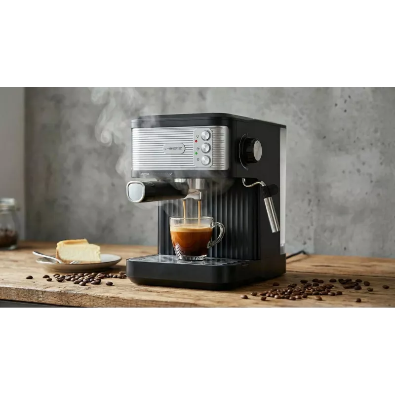 Espresso coffee machine ESPERANZA EKC011 — 1.8 L water tank, 850 W, 20 bar, touch control, milk frother