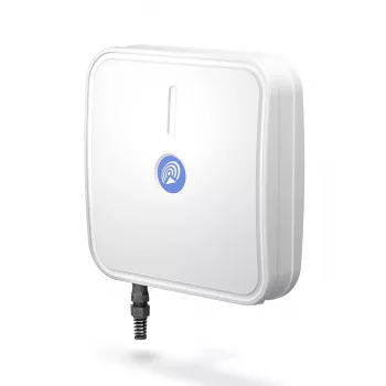 Directional network antenna QuWireless AXRL — 7 dBi, 0.694–0.96 / 1.7–2.2 / 2.2–2.7 GHz, PoE/LAN, dual polarization