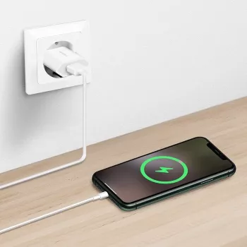 USB-A socket adapter, 5W ,5V/1A, 1xUSB-A white