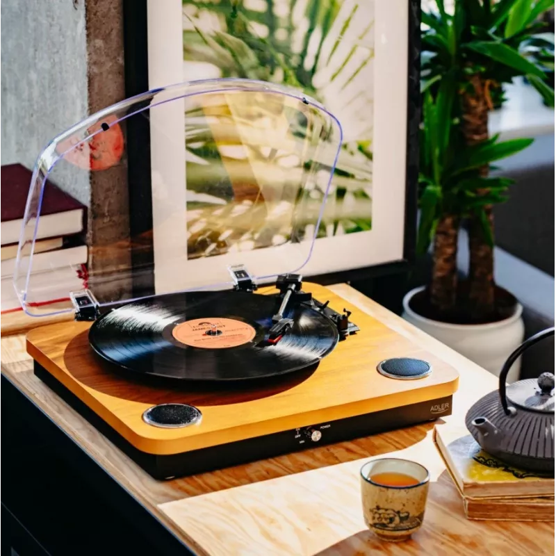Analogue belt-drive turntable Adler AD 1914 with USB port, ceramic platter, DC motor, 33 1/3 rpm, Bluetooth 5.4, RCA outputs, built-in speakers